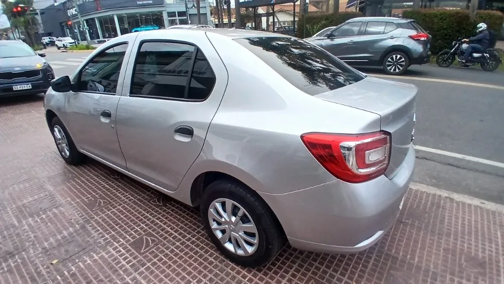Renault LOGAN 4P 1,6 16V Life Pack — foto 9