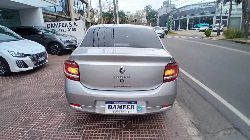 Renault LOGAN 4P 1,6 16V Life Pack — foto 10