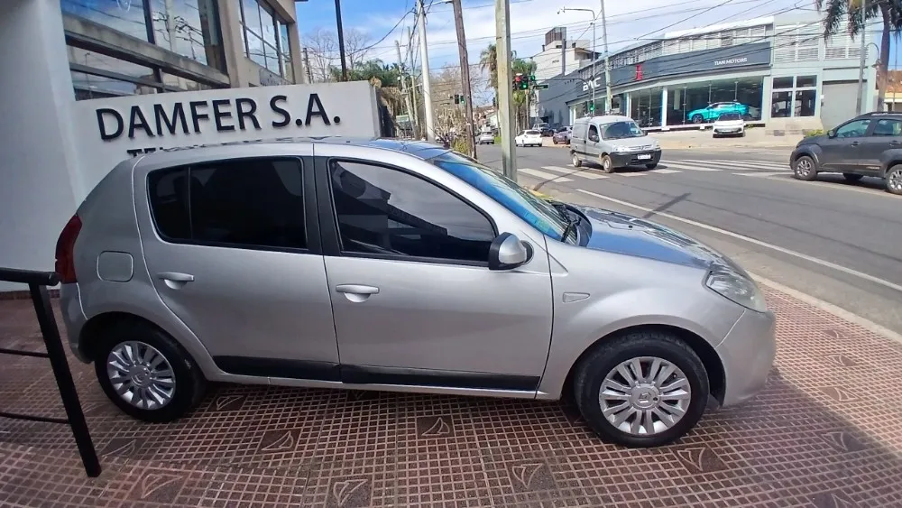 Renault SANDERO 5P 1,6 16V Privilege  2012 — foto 7