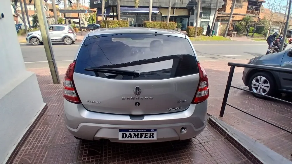 Renault SANDERO 5P 1,6 16V Privilege  2012 — foto 8
