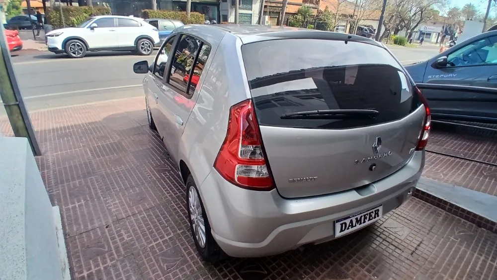 Renault SANDERO 5P 1,6 16V Privilege  2012 — foto 9