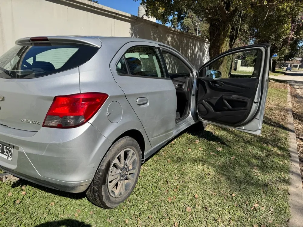 Chevrolet ONIX 5P 1,4 Ltz — foto 5