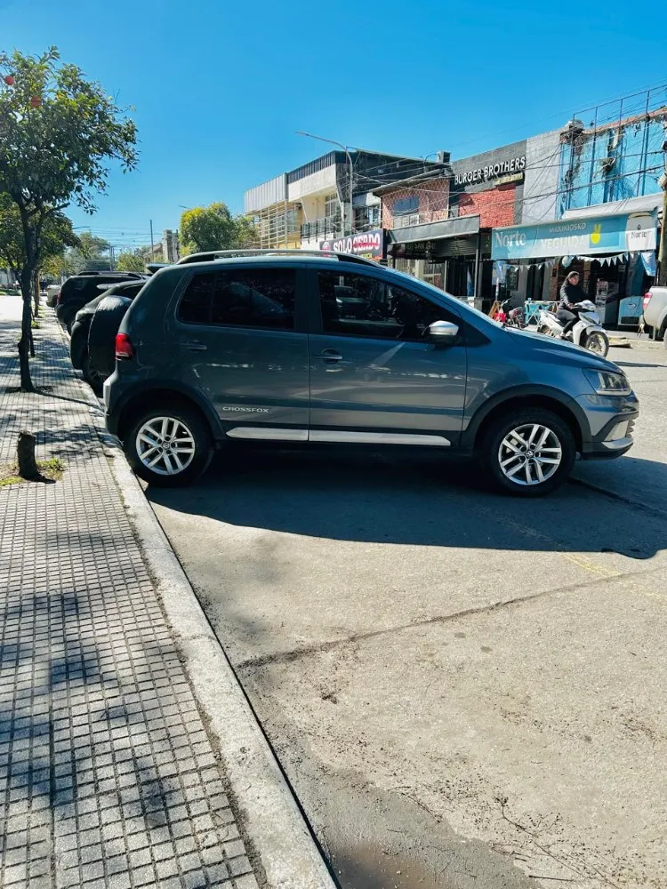 Volkswagen FOX 5P 1,6 Highline — foto 6