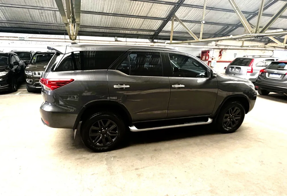 Toyota HILUX SW4 5P 2,8 Diesel Srx 4X4 7a AT — foto 3