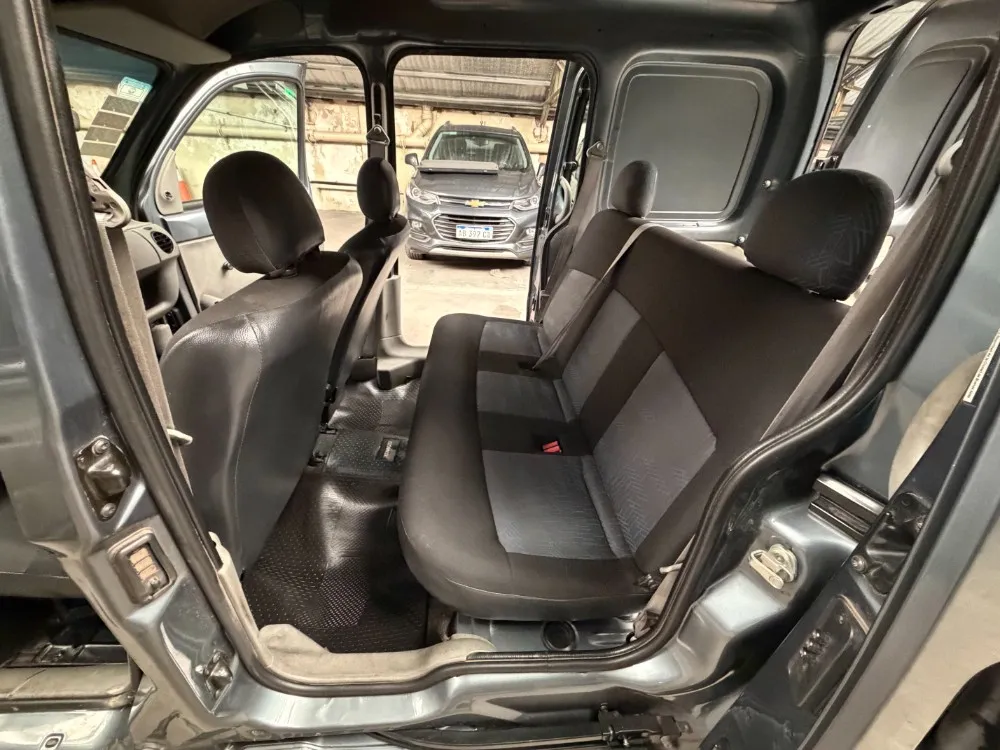 Renault Kangoo Express Confort 1.6 5A CD DA CA SVT — foto 10