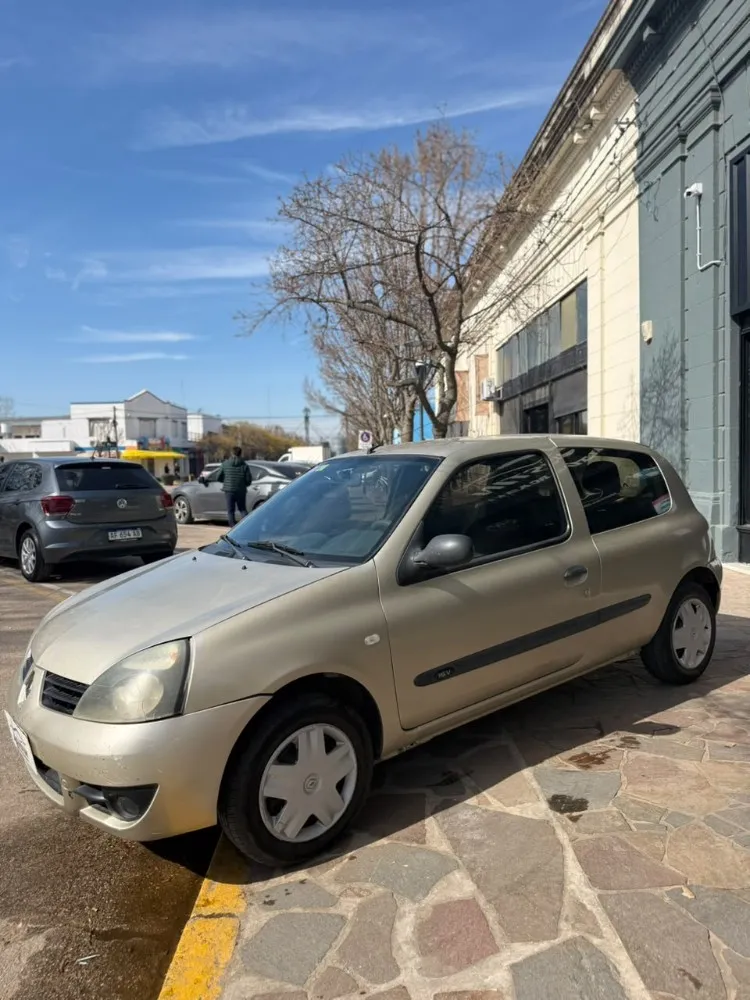 Renault Clio 1.6 — foto 6