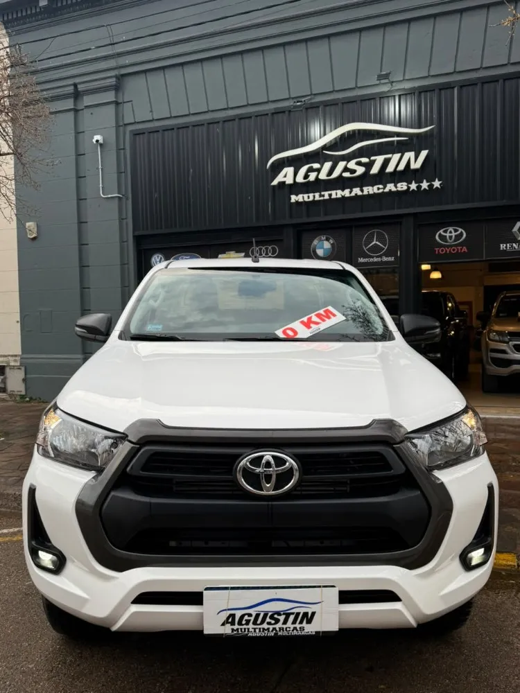 Toyota Hilux SR — foto 2