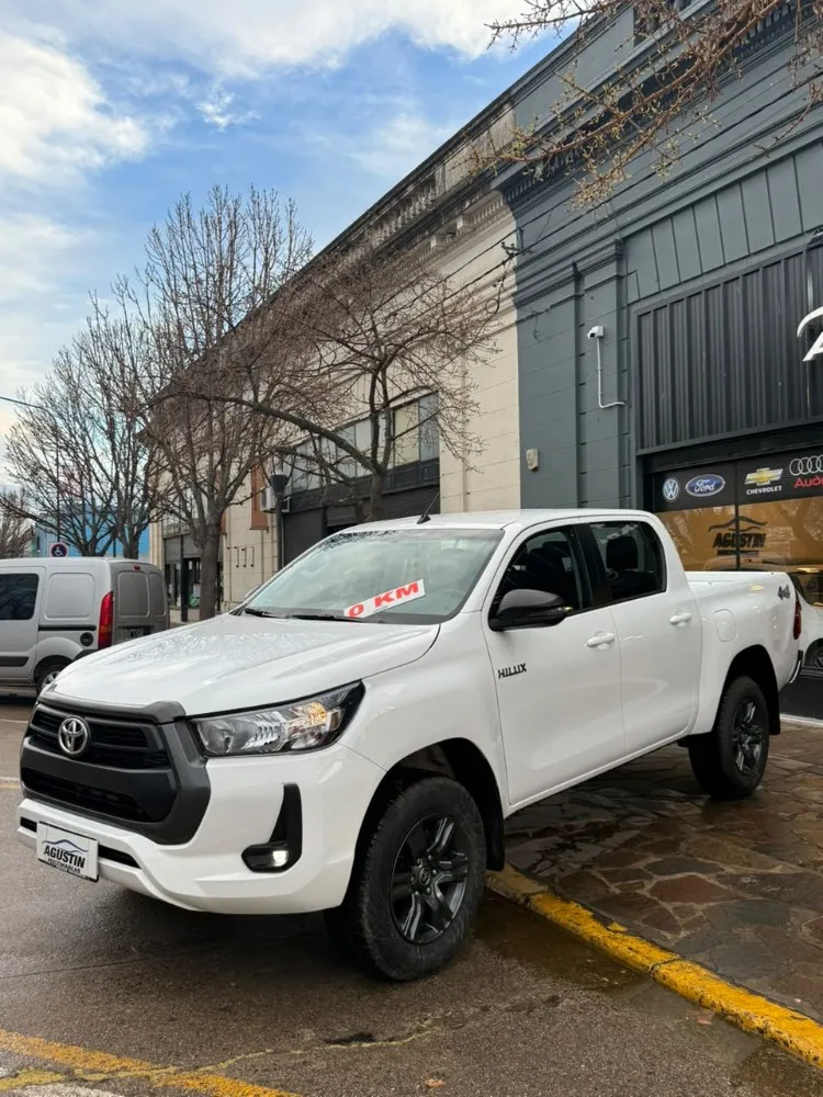 Toyota Hilux SR — foto 3