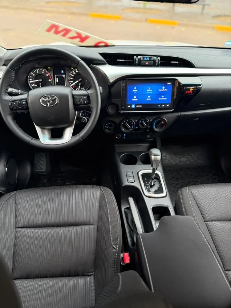 Toyota Hilux SR — foto 8