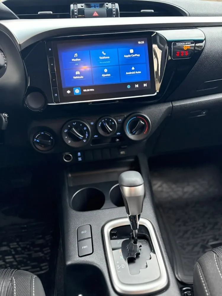 Toyota Hilux SR — foto 9