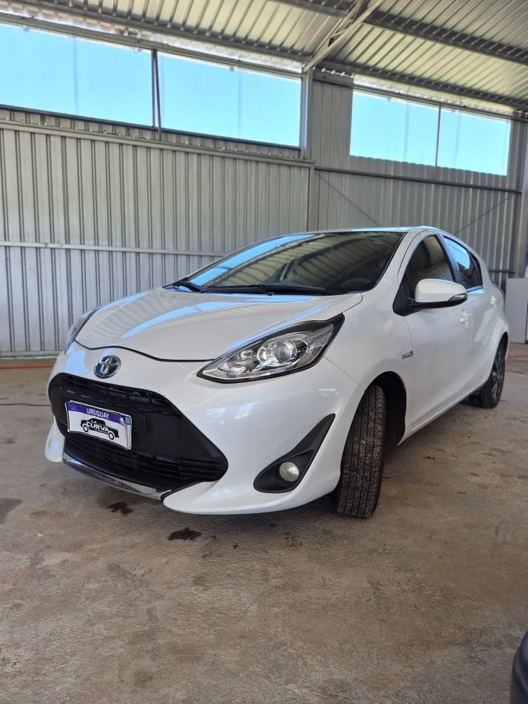 Toyota PRIUS C 1.5 HYBRID — foto 2