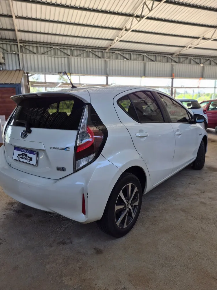 Toyota PRIUS C 1.5 HYBRID — foto 6