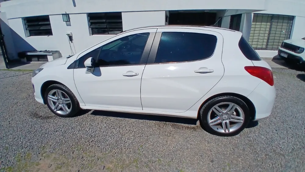 Peugeot 308 5P 2,0 Feline — foto 3