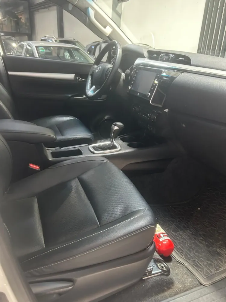 Toyota Hilux 2.8 Srx At Tdi dc 4x4 — foto 13