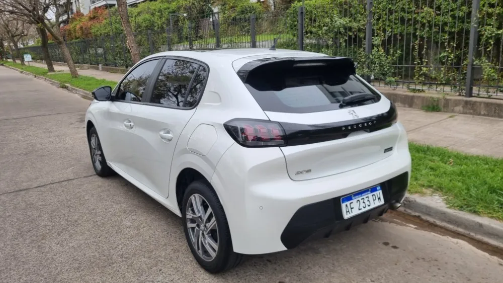 Peugeot 208 Allure — foto 11