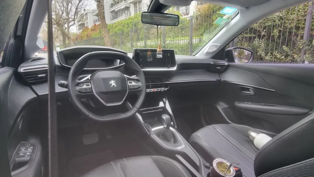 Peugeot 208 Allure — foto 17
