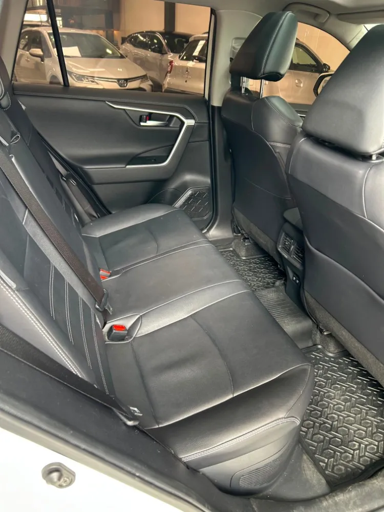 Toyota RAV4 2.5 Hybrid Ltd 4x4 — foto 16