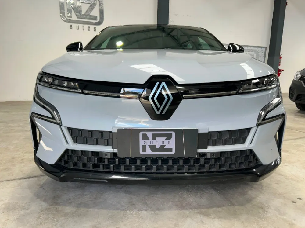 Renault Megane E-Tech Iconic — foto 2