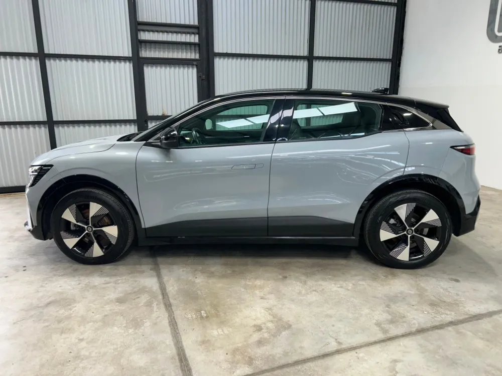 Renault Megane E-Tech Iconic — foto 5