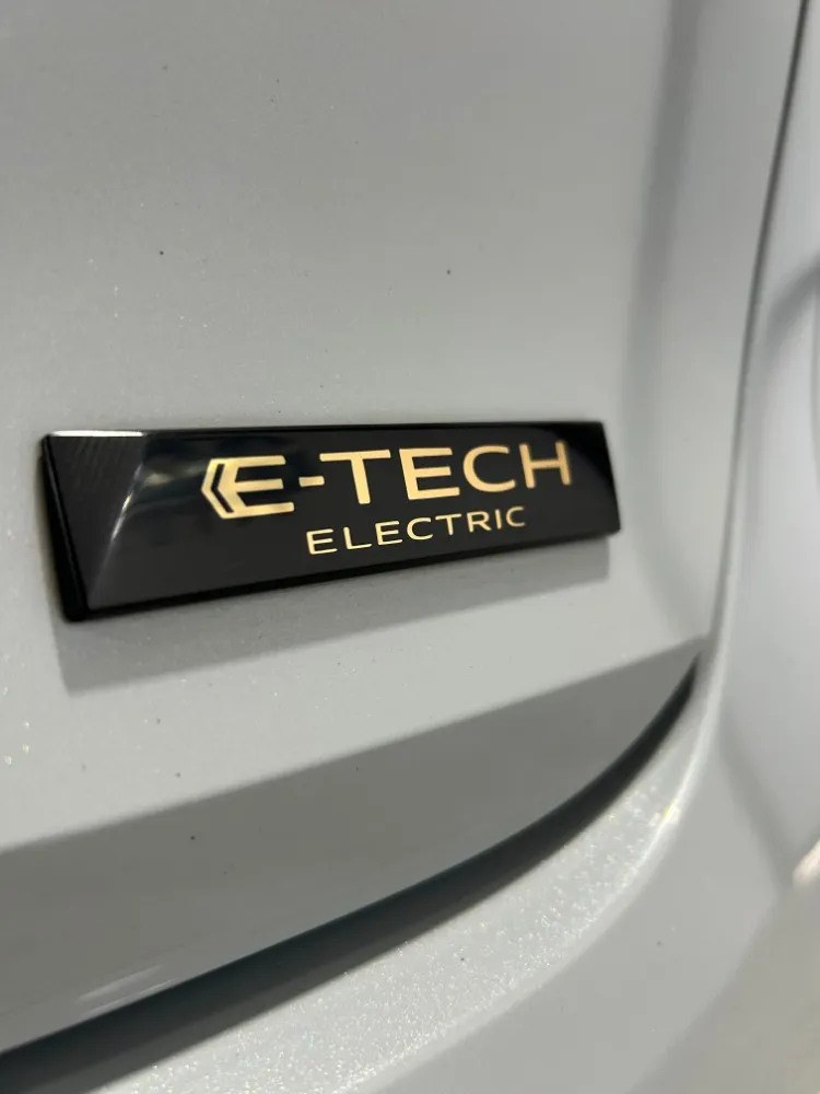 Renault Megane E-Tech Iconic — foto 11