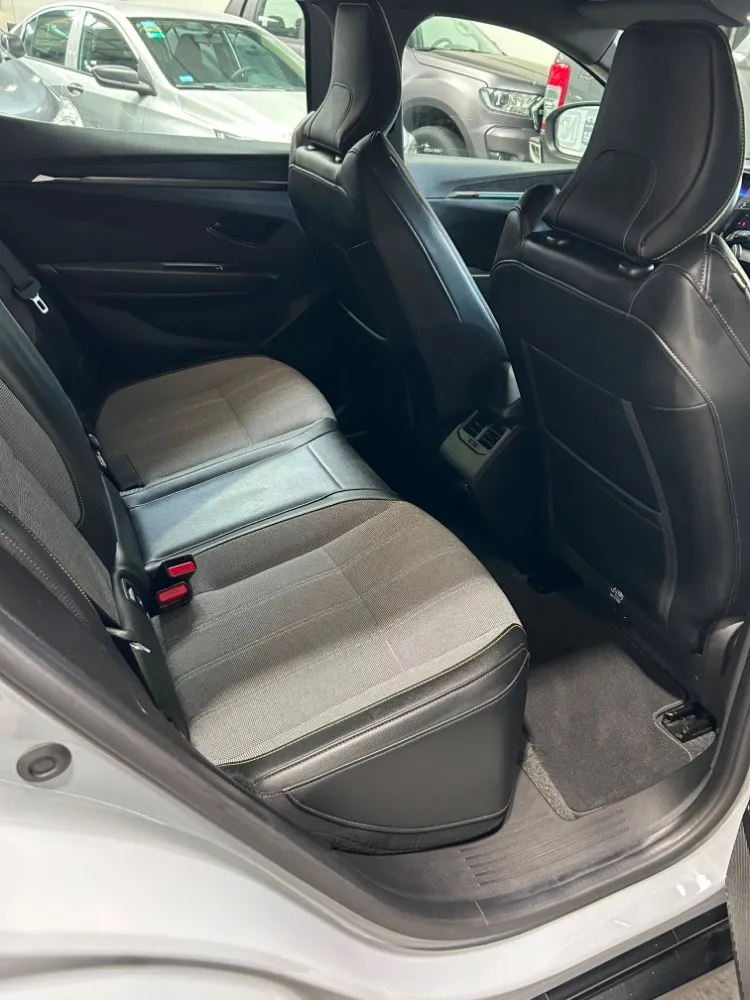 Renault Megane E-Tech Iconic — foto 17