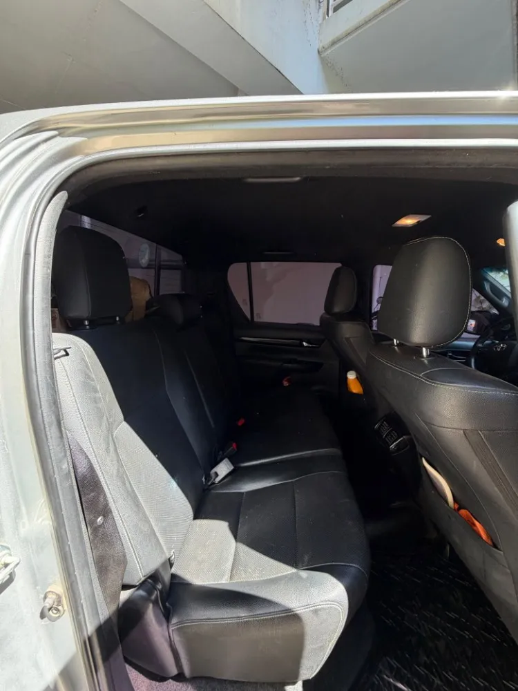 Toyota Hilux Pick Up SRX 4x4 D/c 2.8 TDI 6 M/T manual — foto 7