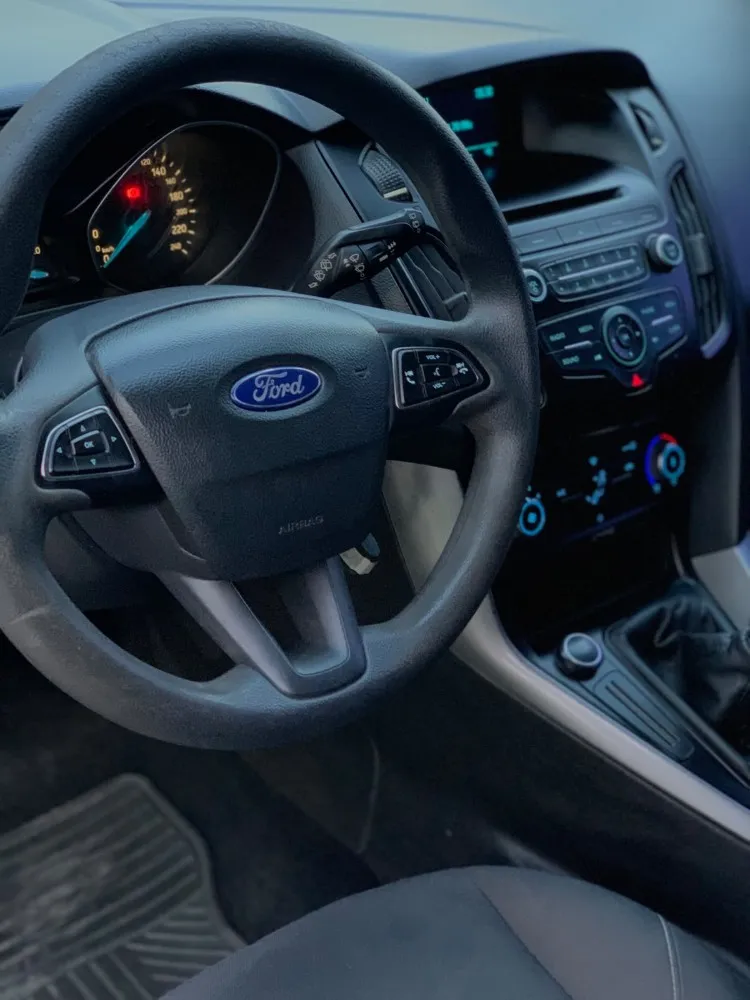 Ford FOCUS S 1.6 5P — foto 8