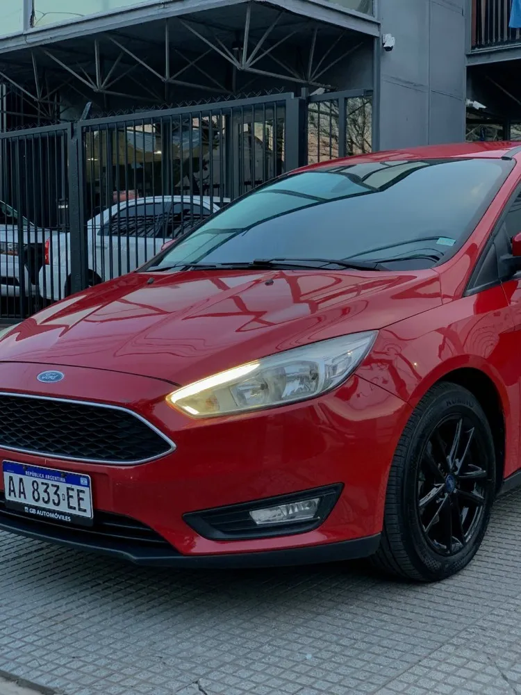 Ford FOCUS S 1.6 5P — foto 12