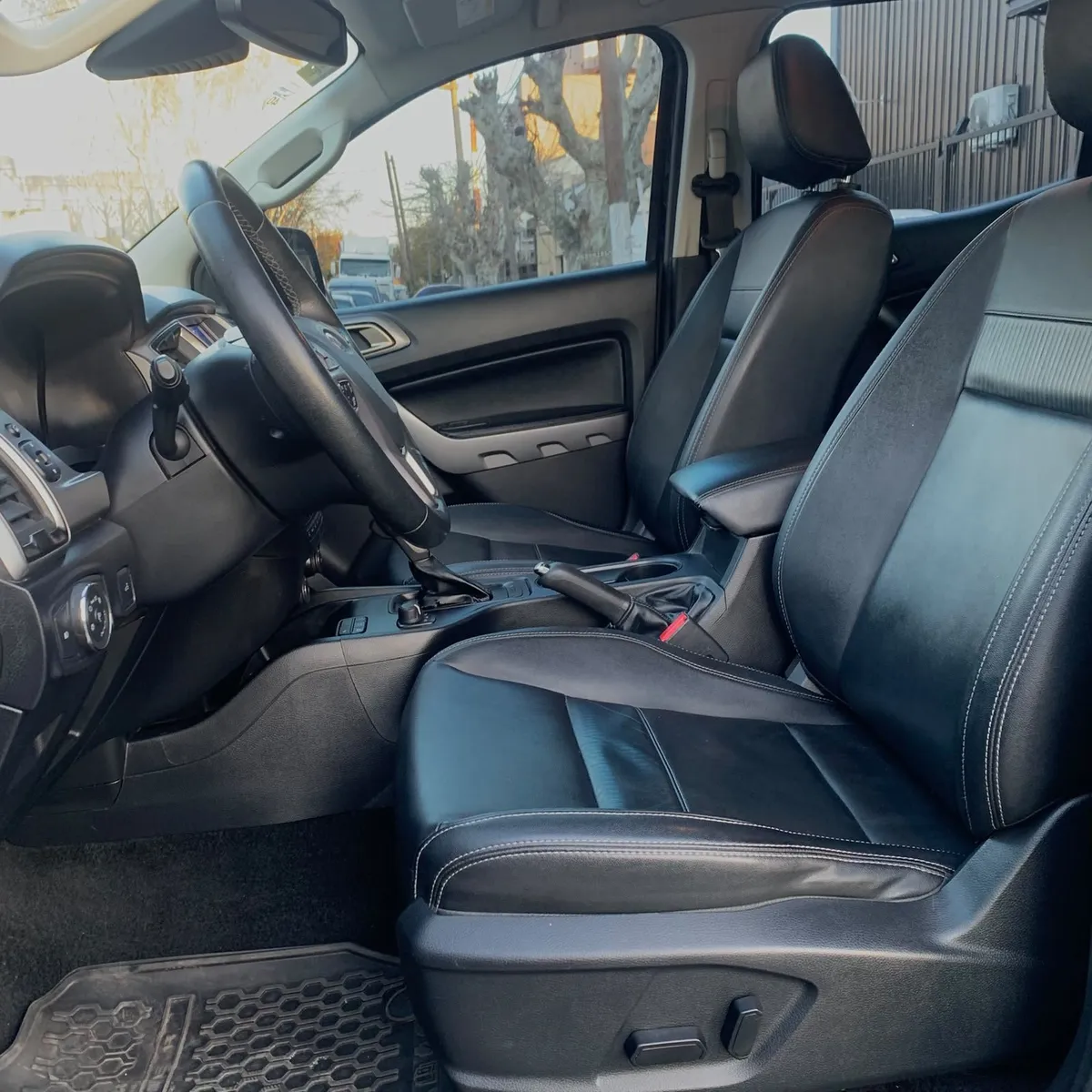 Ford RANGER PICK - UP LIMITED 3.2 4X4 AT — foto 10