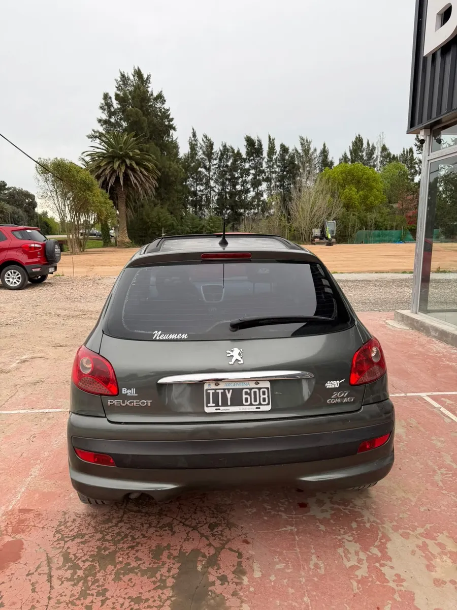 Peugeot 207 XT 1.9 D — foto 2