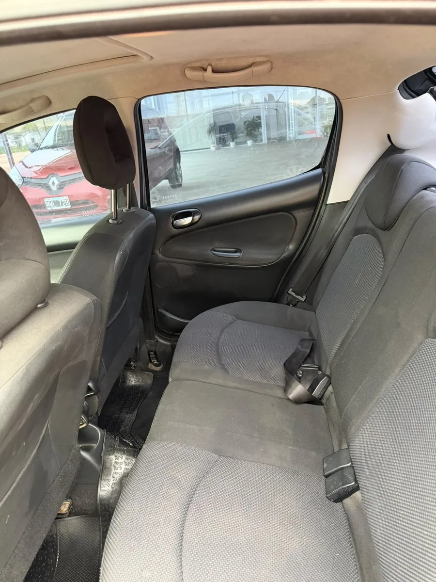 Peugeot 207 XT 1.9 D — foto 4