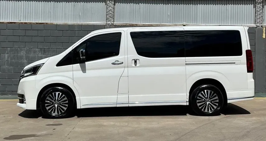 Toyota HIACE Wagon 2,8 Diesel 6AT 10a 2024 — foto 4
