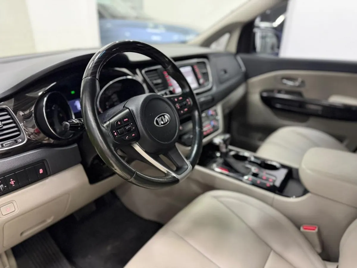 Kia Carnival Van 2,2 Crdi 8AT 11p Premium 2019 — foto 7