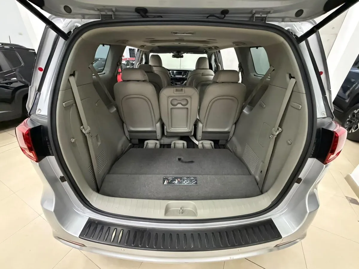 Kia Carnival Van 2,2 Crdi 8AT 11p Premium 2019 — foto 13
