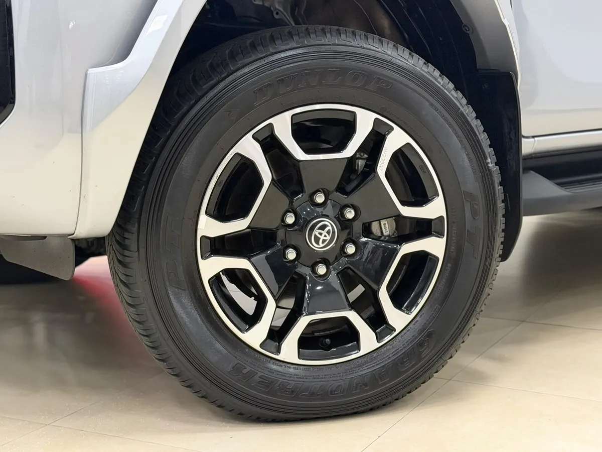 Toyota Hilux SRX — foto 9