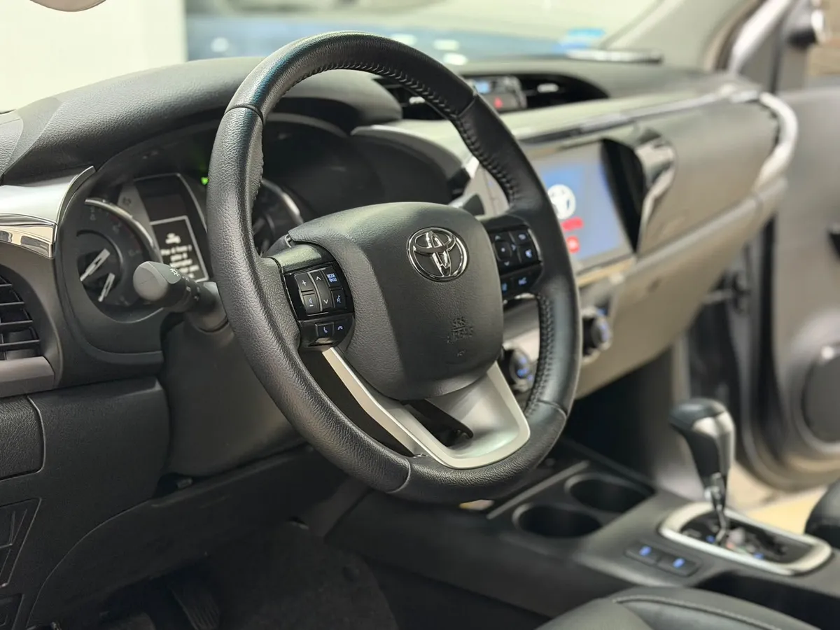 Toyota Hilux SRX — foto 10