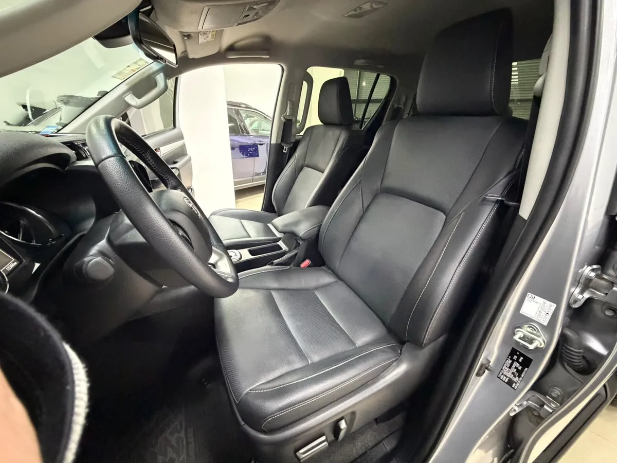 Toyota Hilux SRX — foto 11
