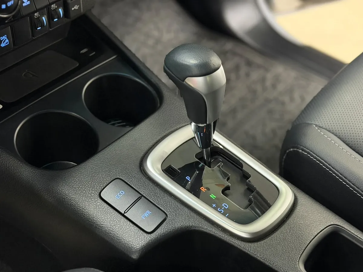 Toyota Hilux SRX — foto 12