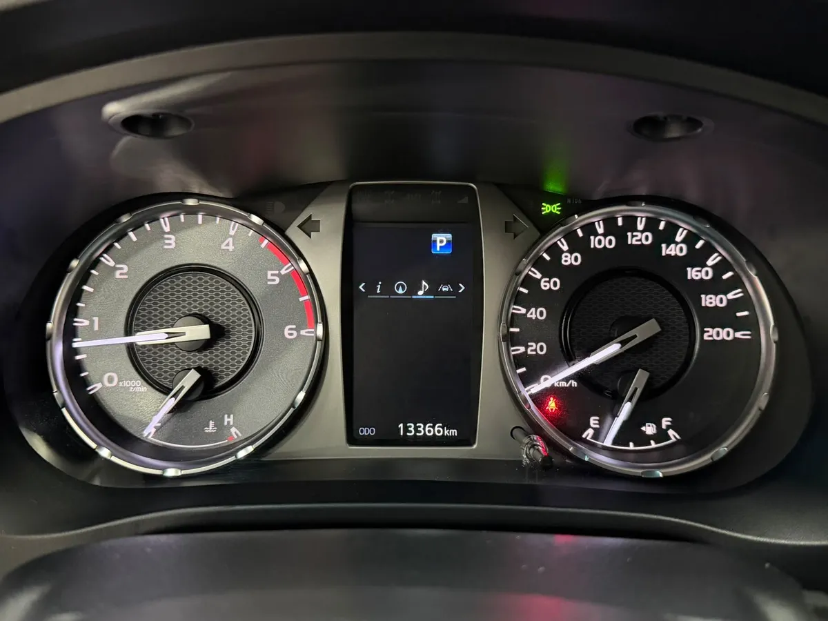Toyota Hilux SRX — foto 13