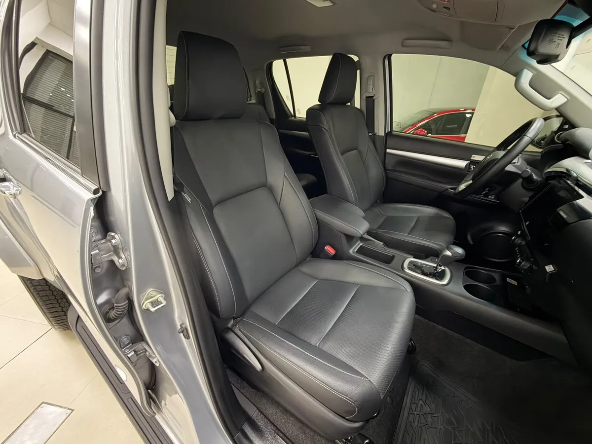 Toyota Hilux SRX — foto 14