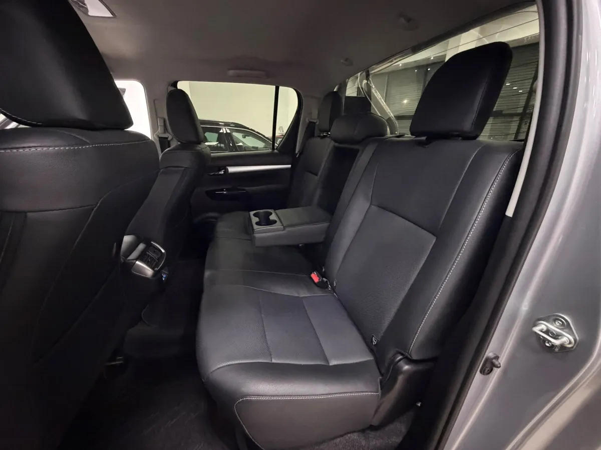 Toyota Hilux SRX — foto 15