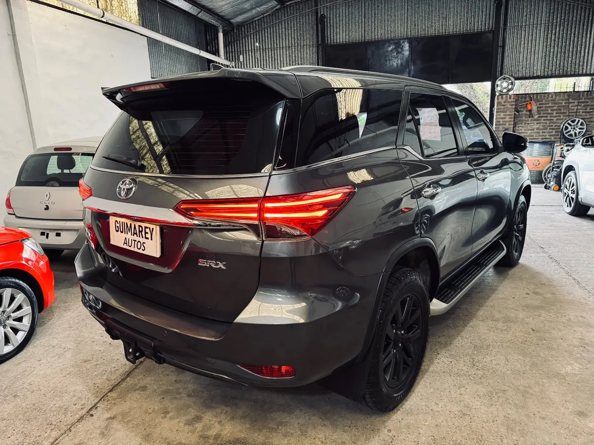 Toyota HILUX SW4 5P 2,8 Diesel Srx 4X4 7a 2020 — foto 3