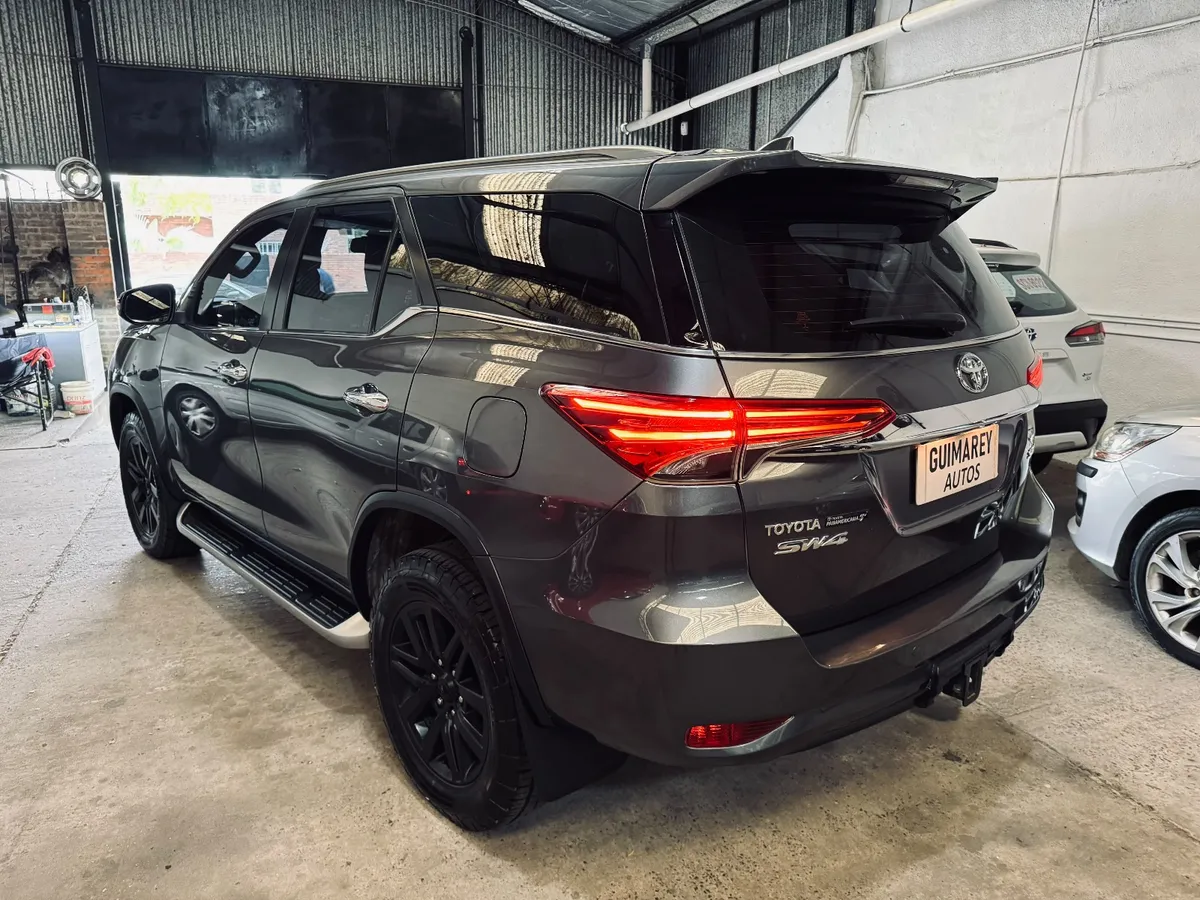 Toyota HILUX SW4 5P 2,8 Diesel Srx 4X4 7a 2020 — foto 4