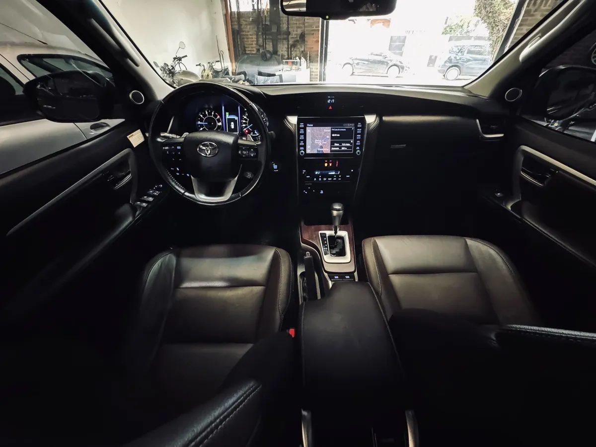 Toyota HILUX SW4 5P 2,8 Diesel Srx 4X4 7a 2020 — foto 5