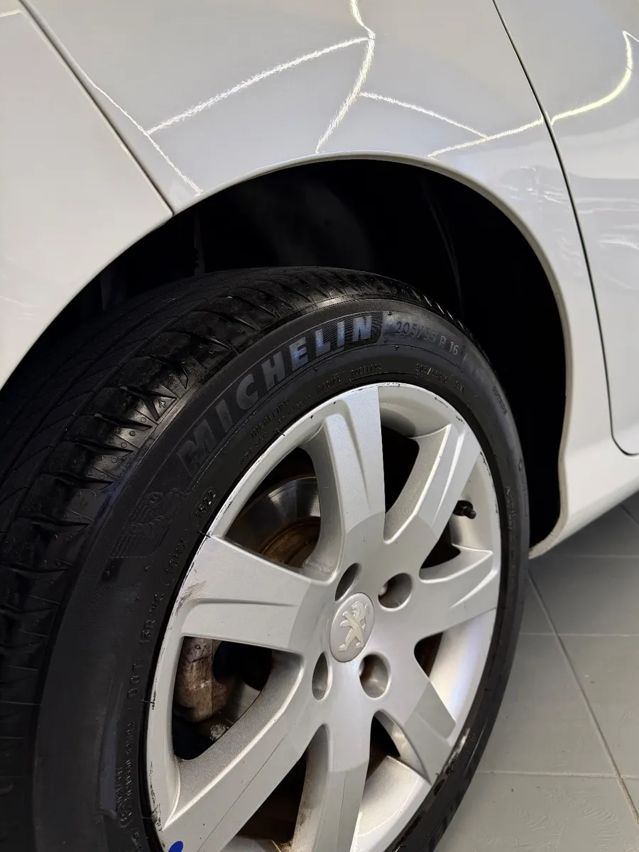 Peugeot 308 5P 1,6 Allure — foto 8