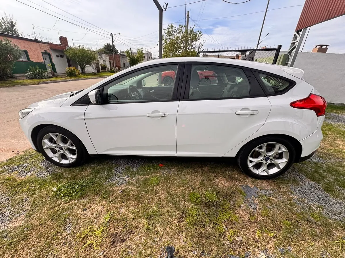 Ford FOCUS KINETIC DESIGN ATTRACTION 5P 2,0 Se AT 2017 — foto 2