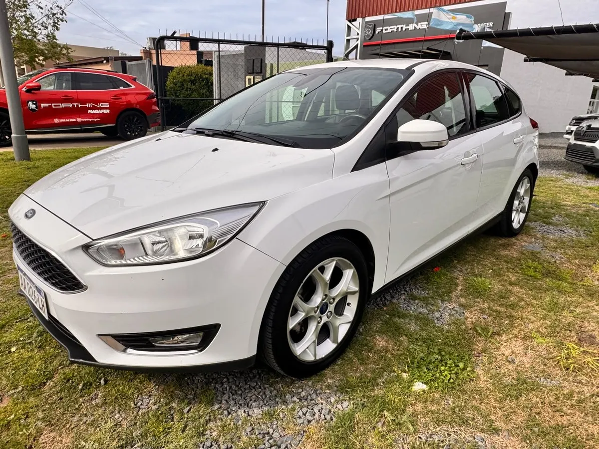 Ford FOCUS KINETIC DESIGN ATTRACTION 5P 2,0 Se AT 2017 — foto 3