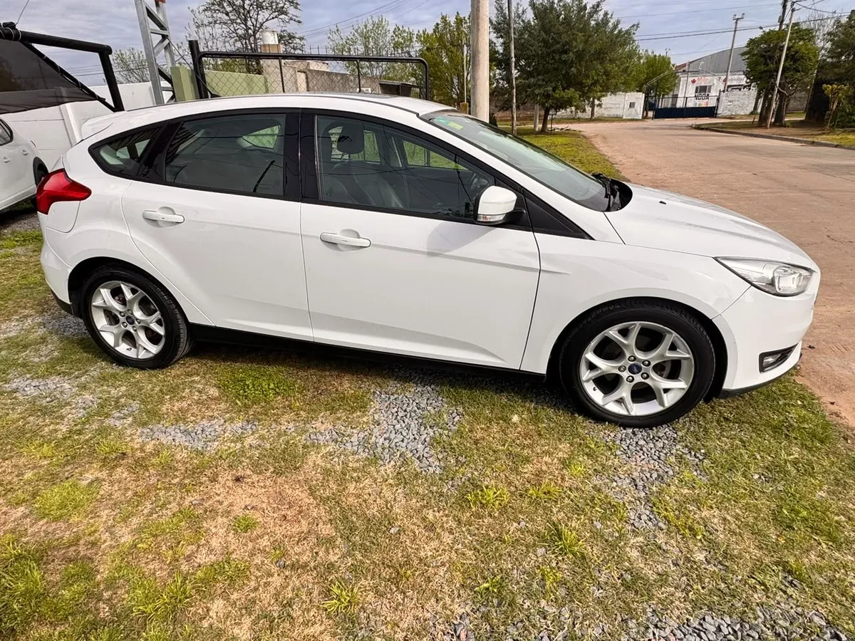 Ford FOCUS KINETIC DESIGN ATTRACTION 5P 2,0 Se AT 2017 — foto 6