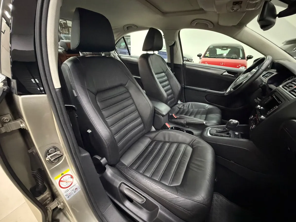Volkswagen VENTO 4P 2,0 T FSI Sportline DSG 2011 — foto 14