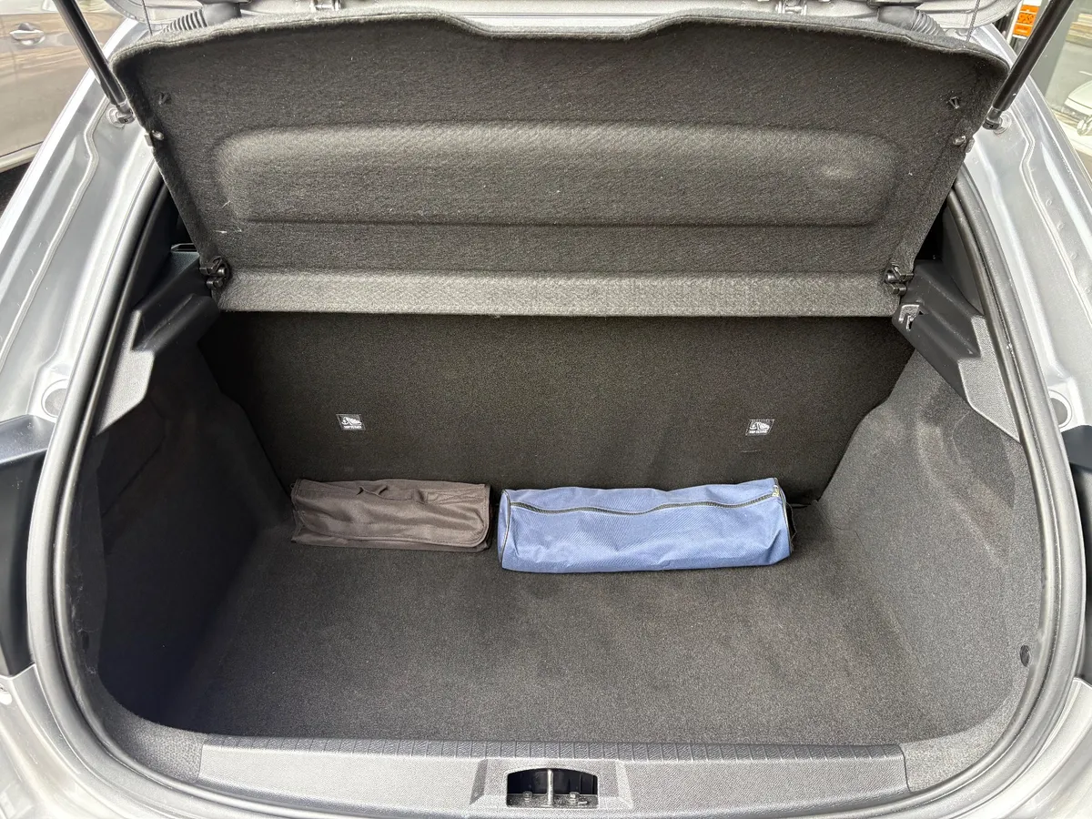 Peugeot 208 5P 1,6 Allure Mt5 2025 — foto 12